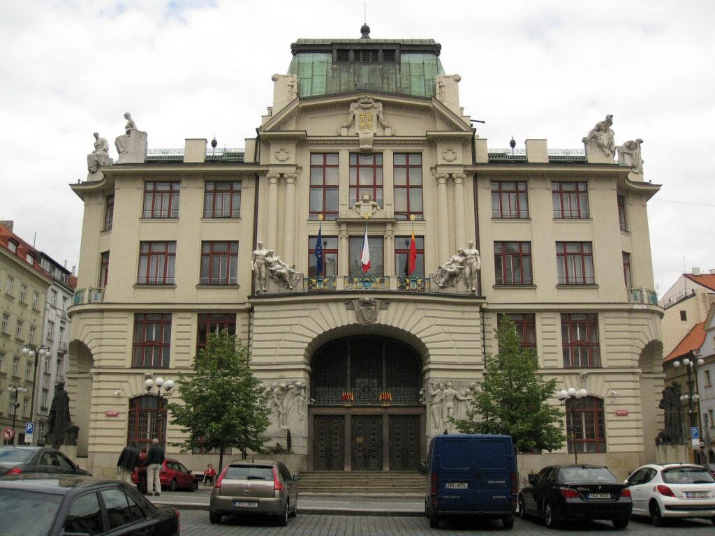 Nová radnice. Enfo via Wikimedia Commons.